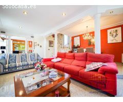 Exclusivo Chalet con Encanto Mediterráneo, Piscina Privada y Patio Andaluz en