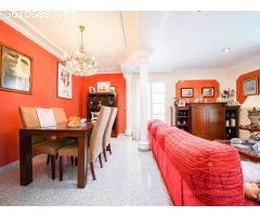 Exclusivo Chalet con Encanto Mediterráneo, Piscina Privada y Patio Andaluz en