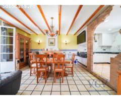 Exclusivo Chalet con Encanto Mediterráneo, Piscina Privada y Patio Andaluz en