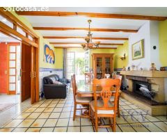 Exclusivo Chalet con Encanto Mediterráneo, Piscina Privada y Patio Andaluz en