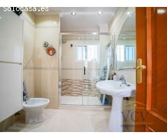 Exclusivo Chalet con Encanto Mediterráneo, Piscina Privada y Patio Andaluz en