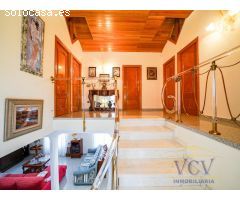 Exclusivo Chalet con Encanto Mediterráneo, Piscina Privada y Patio Andaluz en