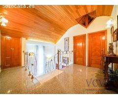Exclusivo Chalet con Encanto Mediterráneo, Piscina Privada y Patio Andaluz en