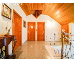 Exclusivo Chalet con Encanto Mediterráneo, Piscina Privada y Patio Andaluz en