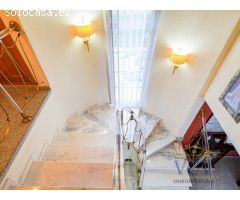 Exclusivo Chalet con Encanto Mediterráneo, Piscina Privada y Patio Andaluz en