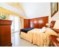 Exclusivo Chalet con Encanto Mediterráneo, Piscina Privada y Patio Andaluz en