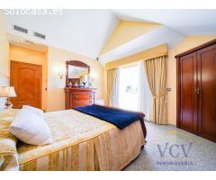 Exclusivo Chalet con Encanto Mediterráneo, Piscina Privada y Patio Andaluz en