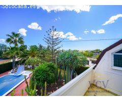 Exclusivo Chalet con Encanto Mediterráneo, Piscina Privada y Patio Andaluz en