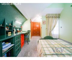Exclusivo Chalet con Encanto Mediterráneo, Piscina Privada y Patio Andaluz en