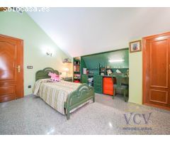 Exclusivo Chalet con Encanto Mediterráneo, Piscina Privada y Patio Andaluz en