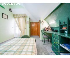 Exclusivo Chalet con Encanto Mediterráneo, Piscina Privada y Patio Andaluz en