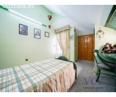 Exclusivo Chalet con Encanto Mediterráneo, Piscina Privada y Patio Andaluz en