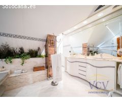 Exclusivo Chalet con Encanto Mediterráneo, Piscina Privada y Patio Andaluz en