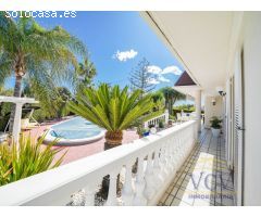 Exclusivo Chalet con Encanto Mediterráneo, Piscina Privada y Patio Andaluz en
