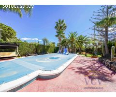 Exclusivo Chalet con Encanto Mediterráneo, Piscina Privada y Patio Andaluz en
