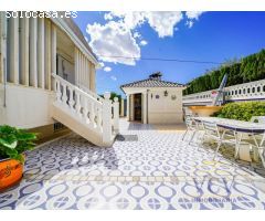 Exclusivo Chalet con Encanto Mediterráneo, Piscina Privada y Patio Andaluz en