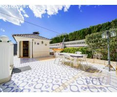 Exclusivo Chalet con Encanto Mediterráneo, Piscina Privada y Patio Andaluz en
