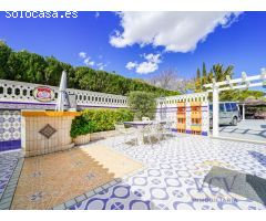 Exclusivo Chalet con Encanto Mediterráneo, Piscina Privada y Patio Andaluz en