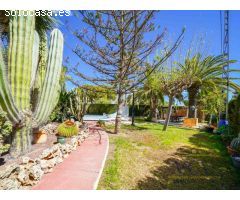 Exclusivo Chalet con Encanto Mediterráneo, Piscina Privada y Patio Andaluz en