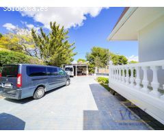 Exclusivo Chalet con Encanto Mediterráneo, Piscina Privada y Patio Andaluz en