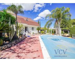 Exclusivo Chalet con Encanto Mediterráneo, Piscina Privada y Patio Andaluz en