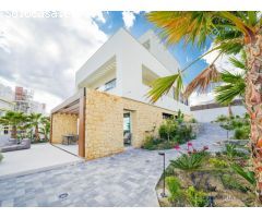 Exclusiva Villa de Lujo con Vistas Panorámicas y Diseño Vanguardista