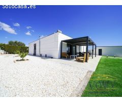 Chalet de diseño moderno con piscina, tecnología avanzada y eficiencia