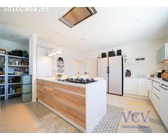 Chalet de diseño moderno con piscina, tecnología avanzada y eficiencia