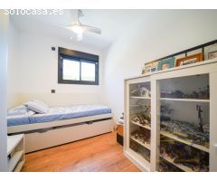 Chalet de diseño moderno con piscina, tecnología avanzada y eficiencia