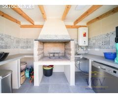 Chalet de diseño moderno con piscina, tecnología avanzada y eficiencia