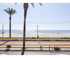 Exclusivo Piso en Primera Línea de Playa Muchavista: Tu Refugio Costero Soñado