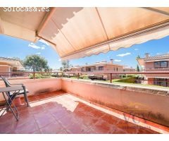 Elegante Chalet con Piscina Privada y Jardín en Entorno Exclusivo