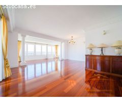 Exclusivo Ático con Vistas Panorámicas y Terraza Privada en Playa de San Juan