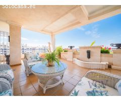 Exclusivo Ático con Vistas Panorámicas y Terraza Privada en Playa de San Juan