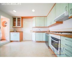 Exclusivo Ático con Vistas Panorámicas y Terraza Privada en Playa de San Juan