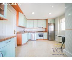 Exclusivo Ático con Vistas Panorámicas y Terraza Privada en Playa de San Juan