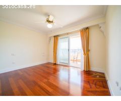 Exclusivo Ático con Vistas Panorámicas y Terraza Privada en Playa de San Juan