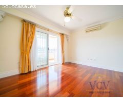 Exclusivo Ático con Vistas Panorámicas y Terraza Privada en Playa de San Juan