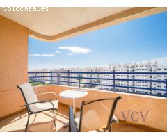Exclusivo Ático con Vistas Panorámicas y Terraza Privada en Playa de San Juan