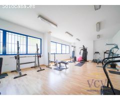 Exclusivo Ático con Vistas Panorámicas y Terraza Privada en Playa de San Juan