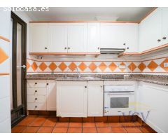 Tu Refugio en Gran Alacant: Encantador Bungalow con Vistas, Terraza y Espacios