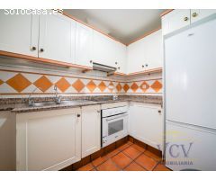 Tu Refugio en Gran Alacant: Encantador Bungalow con Vistas, Terraza y Espacios