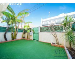 Tu Refugio en Gran Alacant: Encantador Bungalow con Vistas, Terraza y Espacios