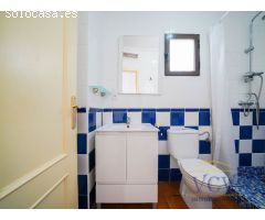 Tu Refugio en Gran Alacant: Encantador Bungalow con Vistas, Terraza y Espacios