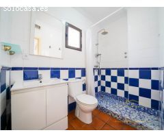 Tu Refugio en Gran Alacant: Encantador Bungalow con Vistas, Terraza y Espacios