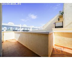 Tu Refugio en Gran Alacant: Encantador Bungalow con Vistas, Terraza y Espacios