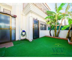 Tu Refugio en Gran Alacant: Encantador Bungalow con Vistas, Terraza y Espacios