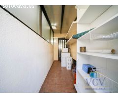 Tu Refugio en Gran Alacant: Encantador Bungalow con Vistas, Terraza y Espacios
