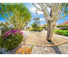 Tu Refugio en Gran Alacant: Encantador Bungalow con Vistas, Terraza y Espacios