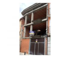 VIVIENDA ADOSADA EN PROYECTO DE CONSTRUCCION CON PATIO